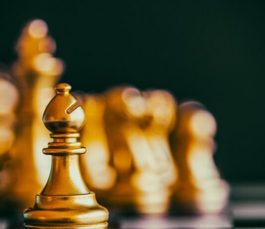 An Expert Guide To Sales Leadership (Part 3) – Managing People Chess piece